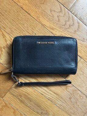 Michael Kors Black Pebbled Leather Zip-Around Wristlet Wallet w/ Gold hardware